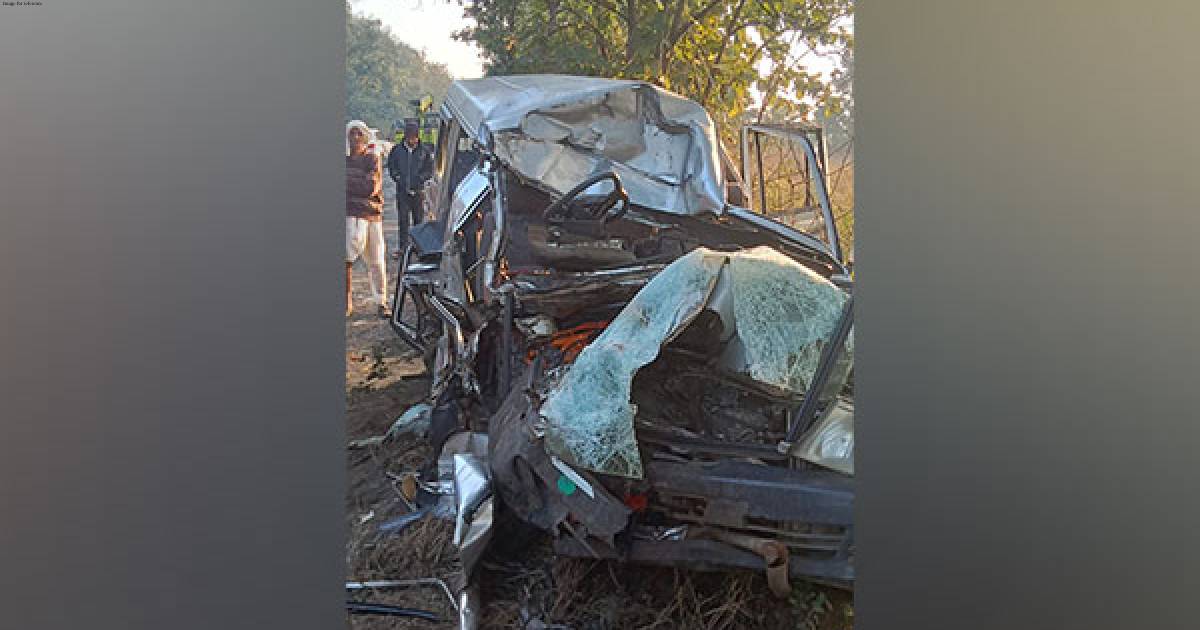 Maharashtra: Six dead after truck rams into car at Sonkhamb in Nagpur